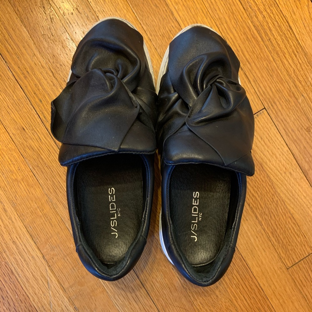 Black leather platform sneakers